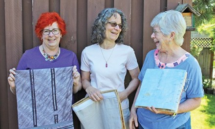 Peninsula trio of quilters are leavin’ ’em in stitches