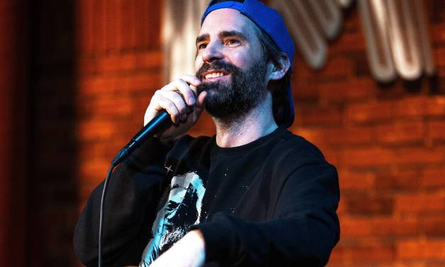 Comedian will have Victoria audience seeing life differently