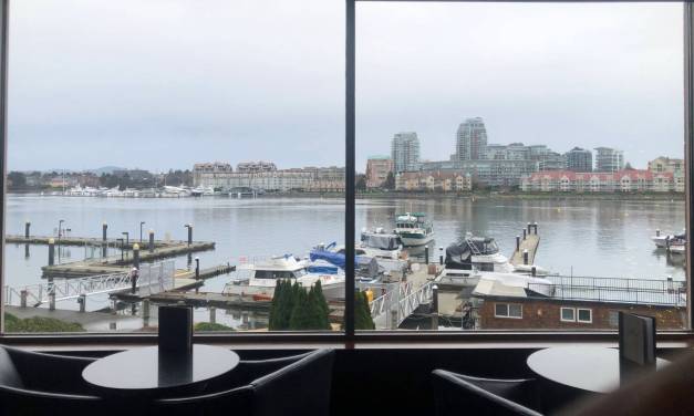 Victoria’s Blue Crab Seafood House combines stunning views with savoury cuisine