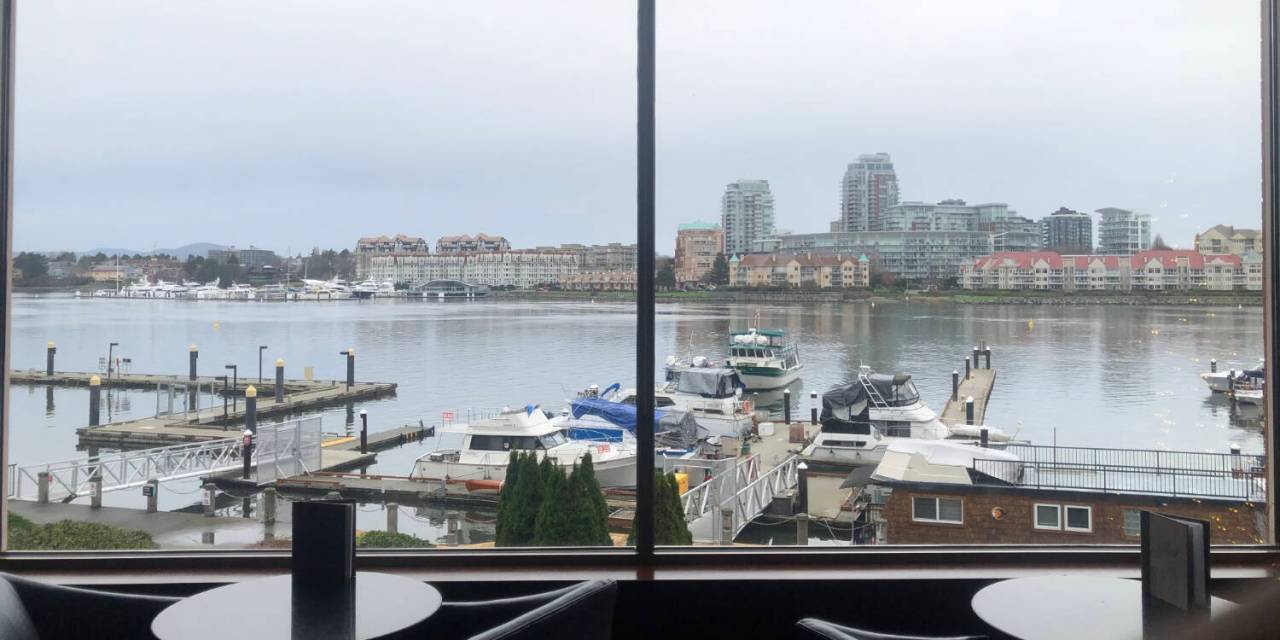 Victoria’s Blue Crab Seafood House combines stunning views with savoury cuisine